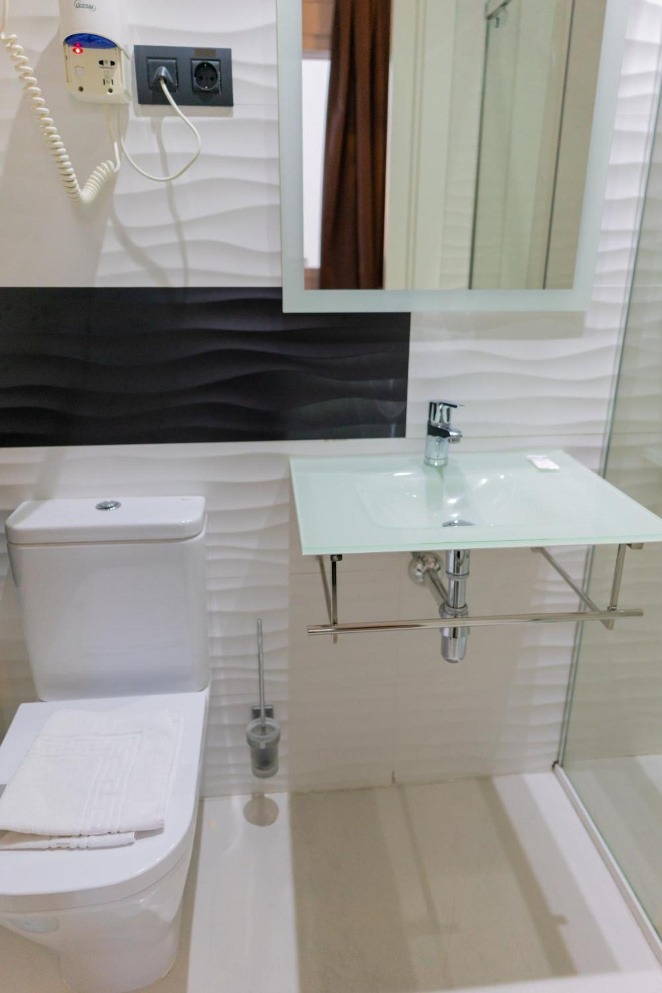 Single Room Private Bathroom