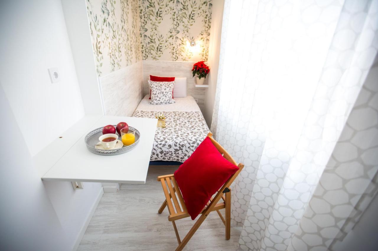Single Room with Bathroom,744325282:JPEG