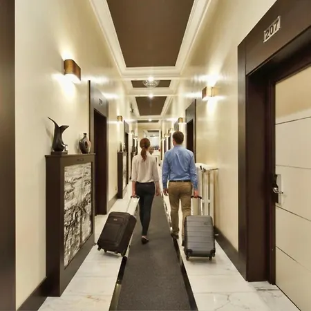 Alhambra Suites-2